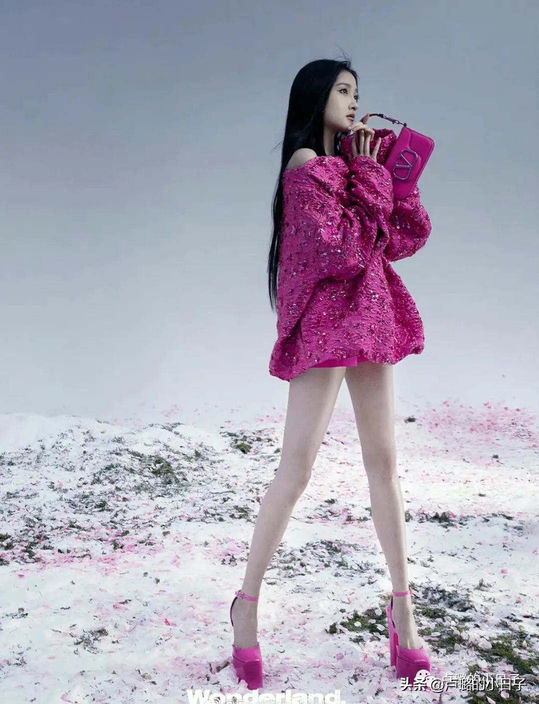 赵丽颖穿芭比粉高定,撞衫60岁杨紫琼,被嘲时尚灾难,问题在哪?