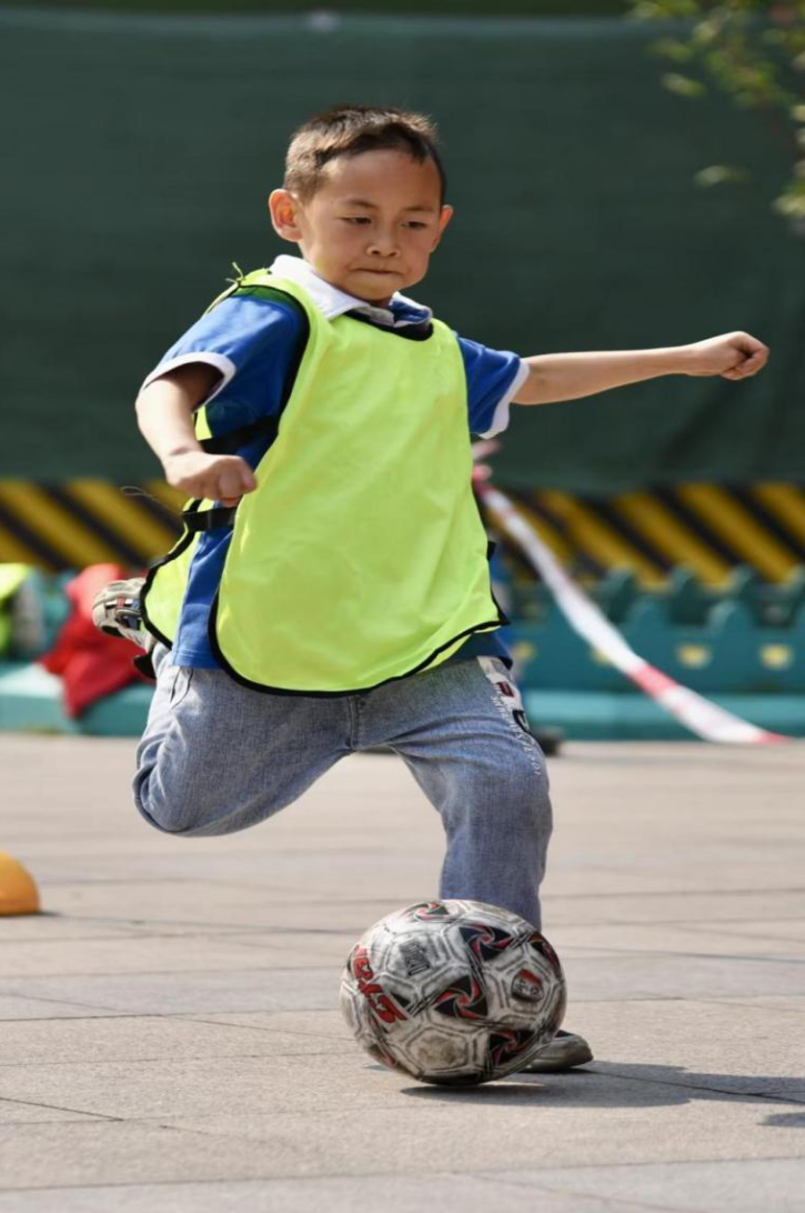 阳光体育 快乐足球｜棠小（南区）举行2022体育节足球技巧挑战赛