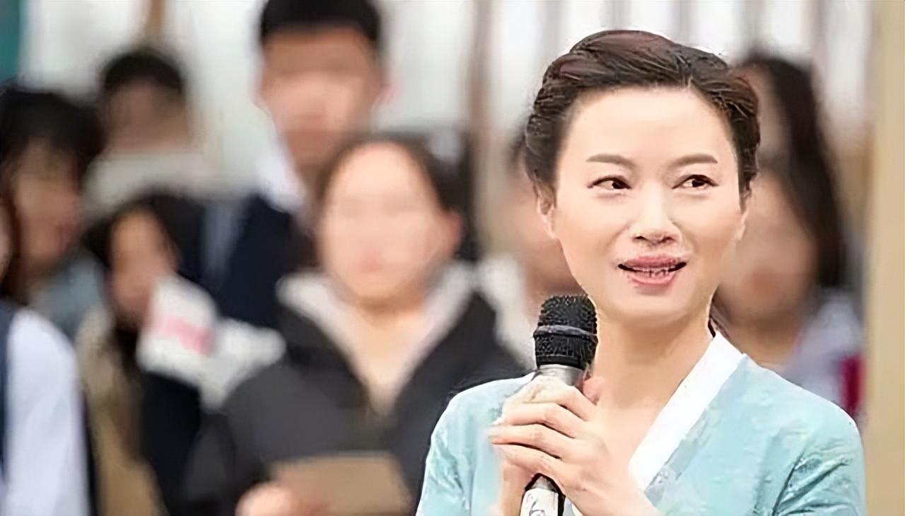 2007年，才女杨雨披露李清照的真面目：愿意追随李清照