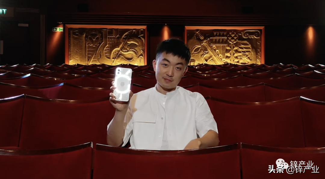 说苹果无聊的那个男人，做了一部手机