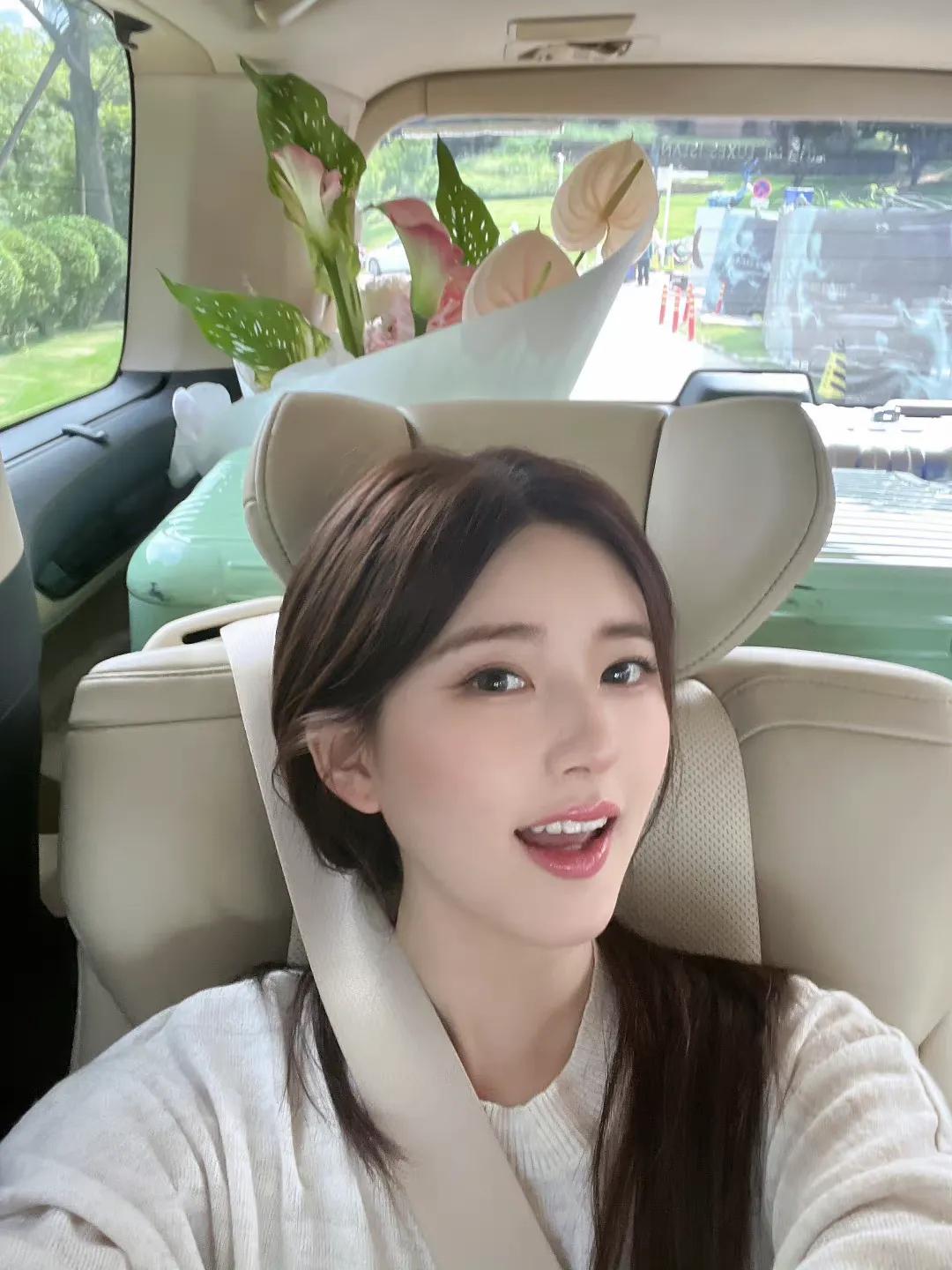 赵露思近期自拍照