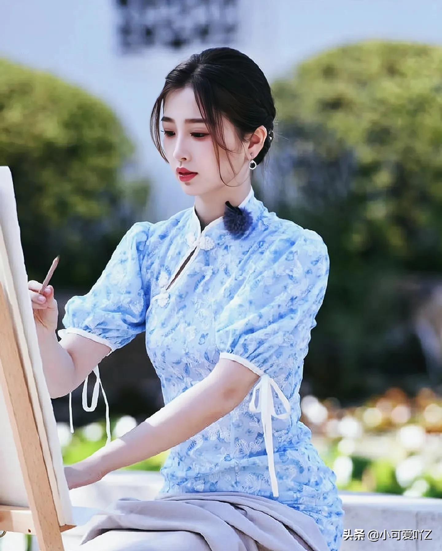 虞书欣，古装蓝色旗袍