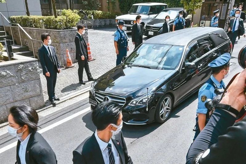 日本没有为安倍举行国葬，那谁配享受国葬待遇呢？