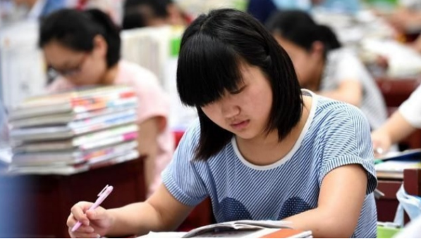 考生被985大学录取，刚发完朋友圈报喜，就被告知不用报道了