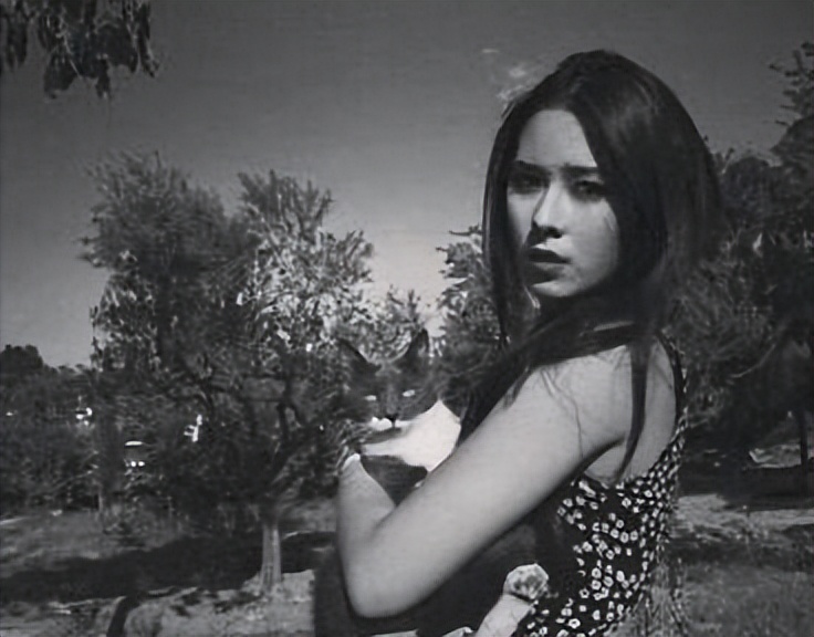 父亲是歪瓜裂枣，女儿却貌美如花？这10位星二代的长相好奇妙