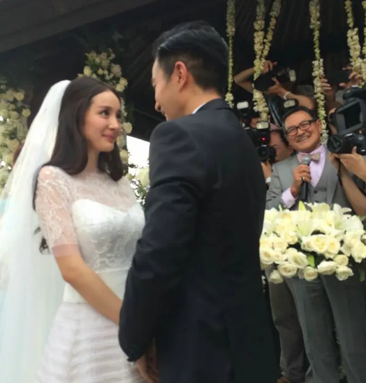 表面“人间清醒”，实际生活却一团糟，这些女星实在令人尴尬