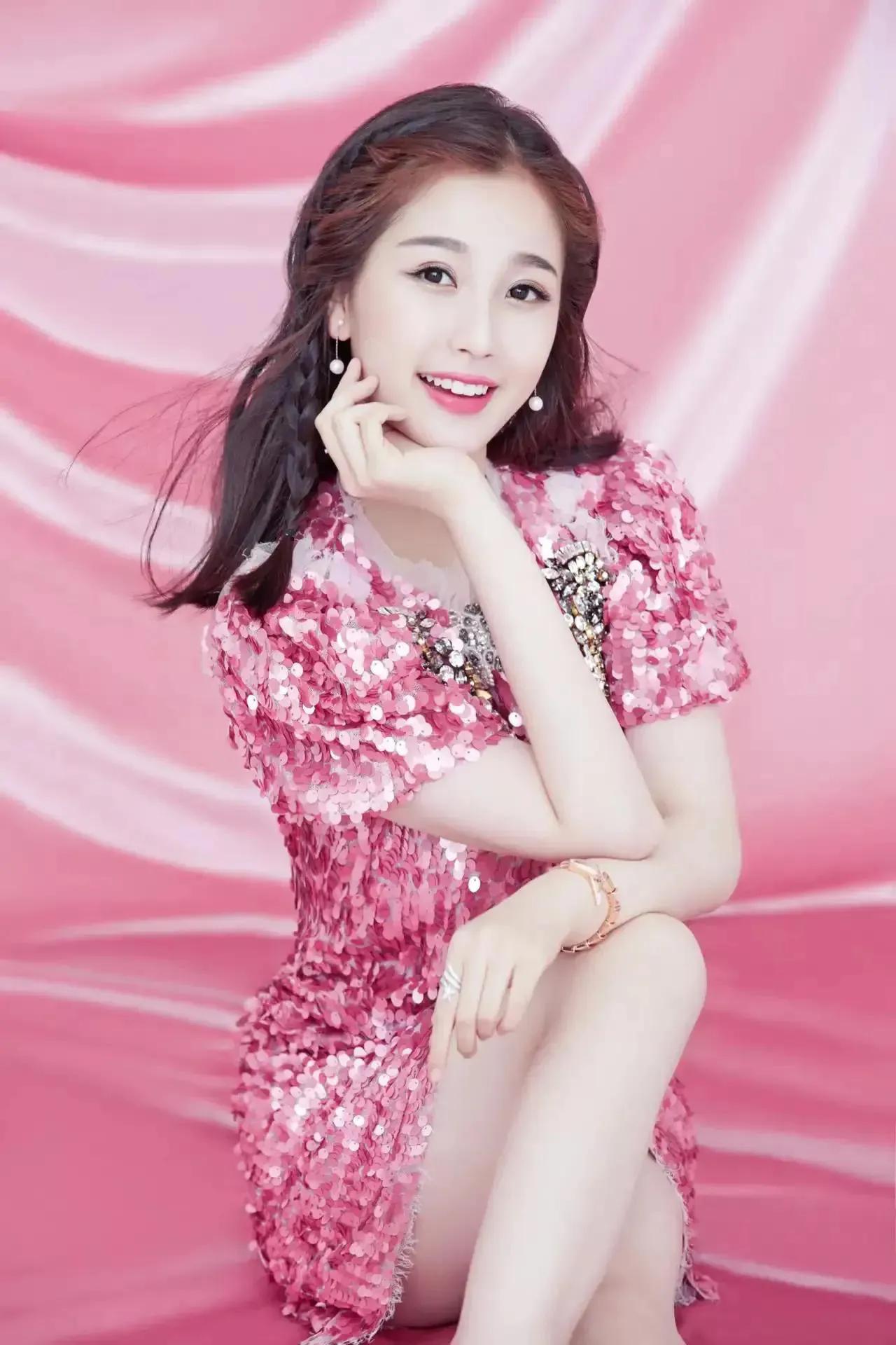 虞书欣美丽写真照