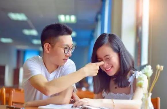 禁止男女肢体接触？陕西一高校新校规火了，学生吐槽想谈恋爱太难