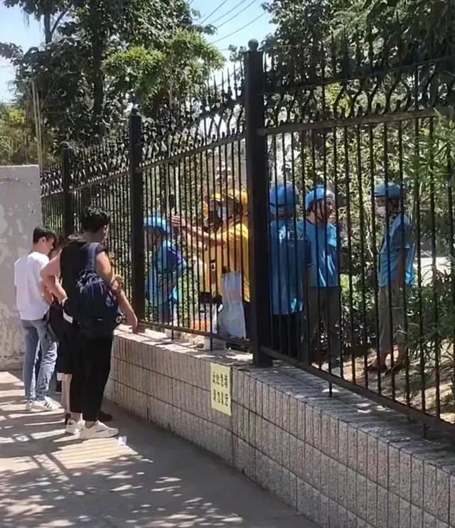 封校的当代大学生现状