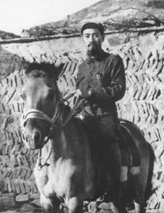 1975年蒋介石生命最后一天，蒋经国日记中记载：父亲问起张伯苓