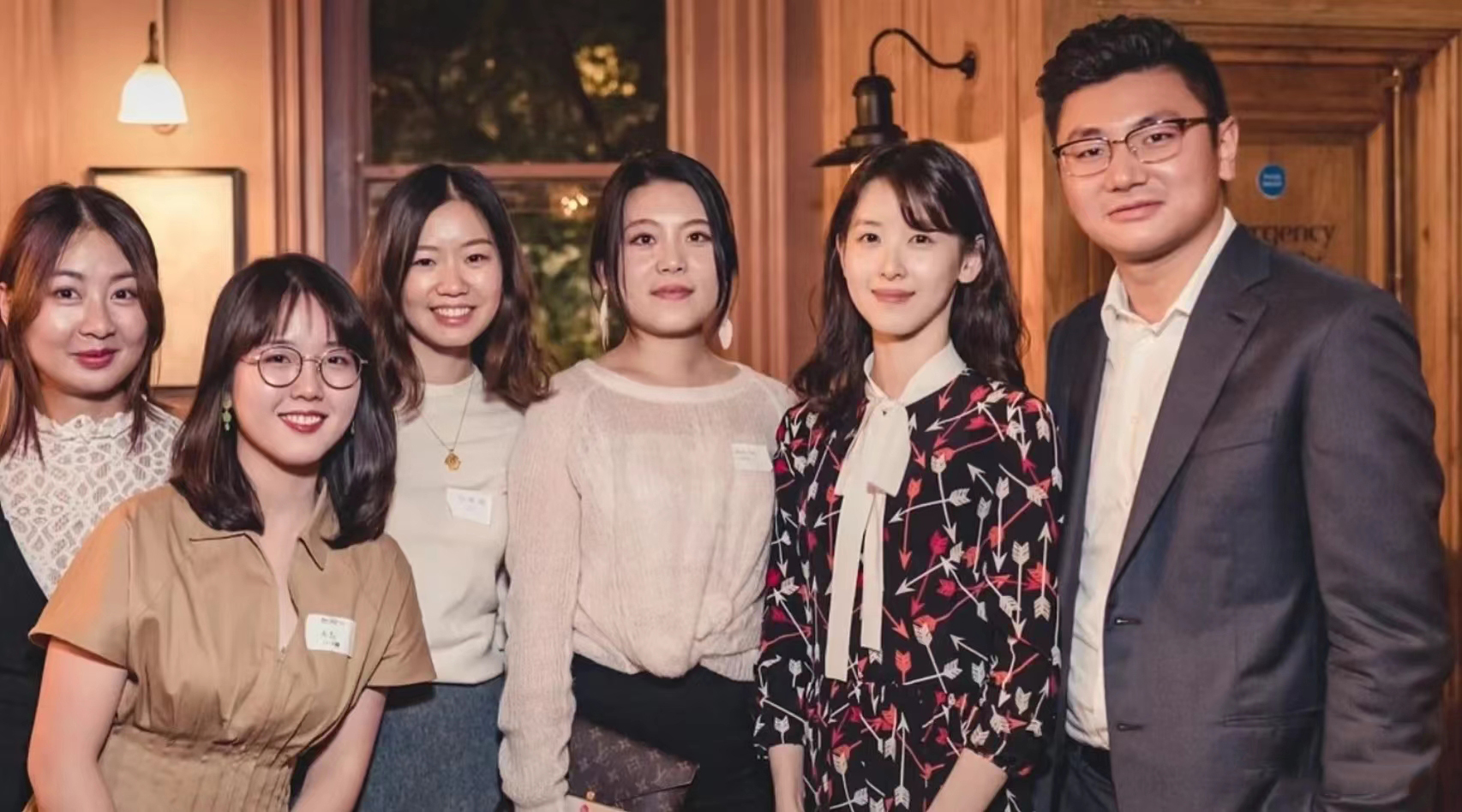 章泽天近照曝光瘦脱相，造型老土满脸疲惫，与以往状态判若两人