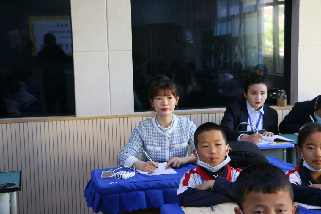 成都市双流区棠湖小学与巴塘县人民小学开展教育联盟活动