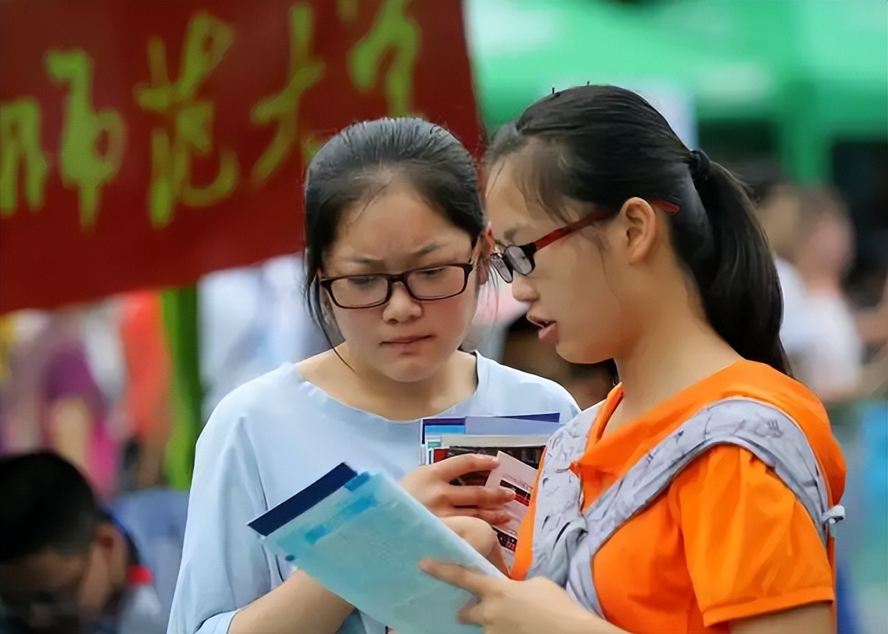 “985”高校排行榜更新，清北稳坐第一把交椅，南开下滑最明显