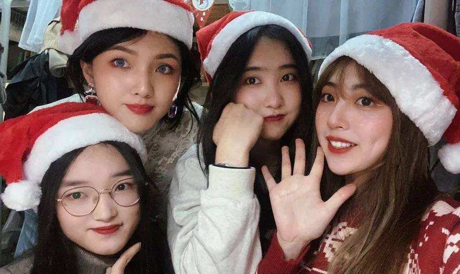 女研究生哭诉“室友关系”冷漠，人与人太疏远，怀念本科生时代