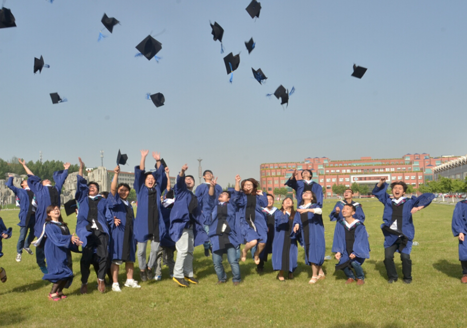 多地高校通知，研究生迎来大变化，学费让学生发愁，但还有好消息
