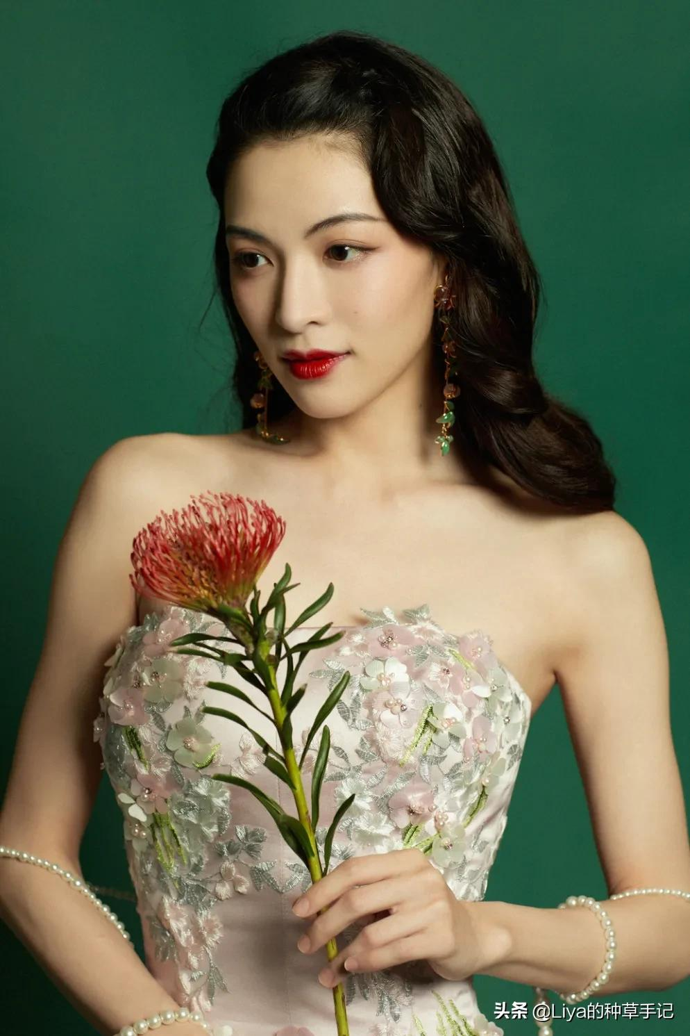 为什么女生每年年底总要烫一次头发?