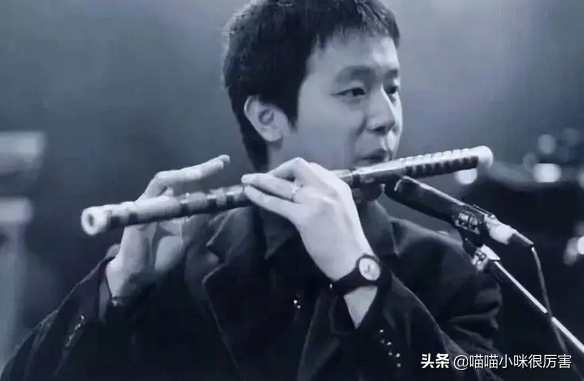 怪不得李亚鹏会娶小19岁的妻子，看了他历届的女友，就全明白了