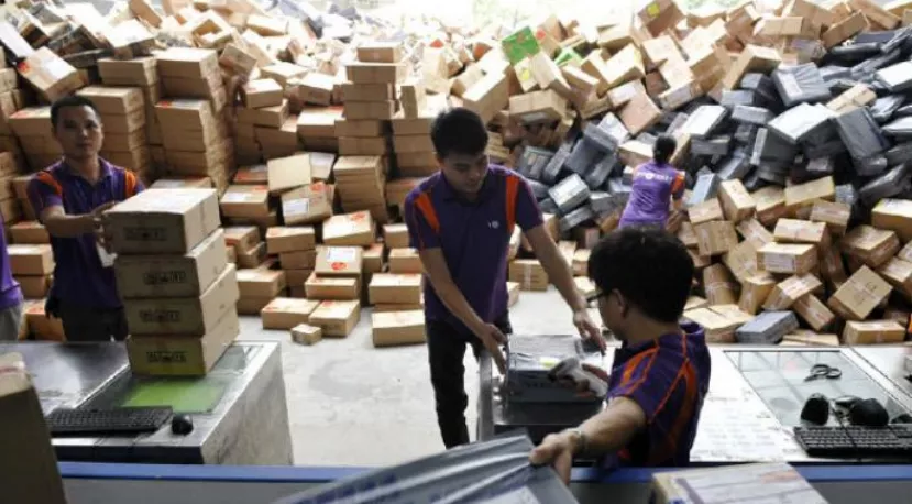 上千名学生“被开户”，涉事银行13人被免职！| 今日法治硬核