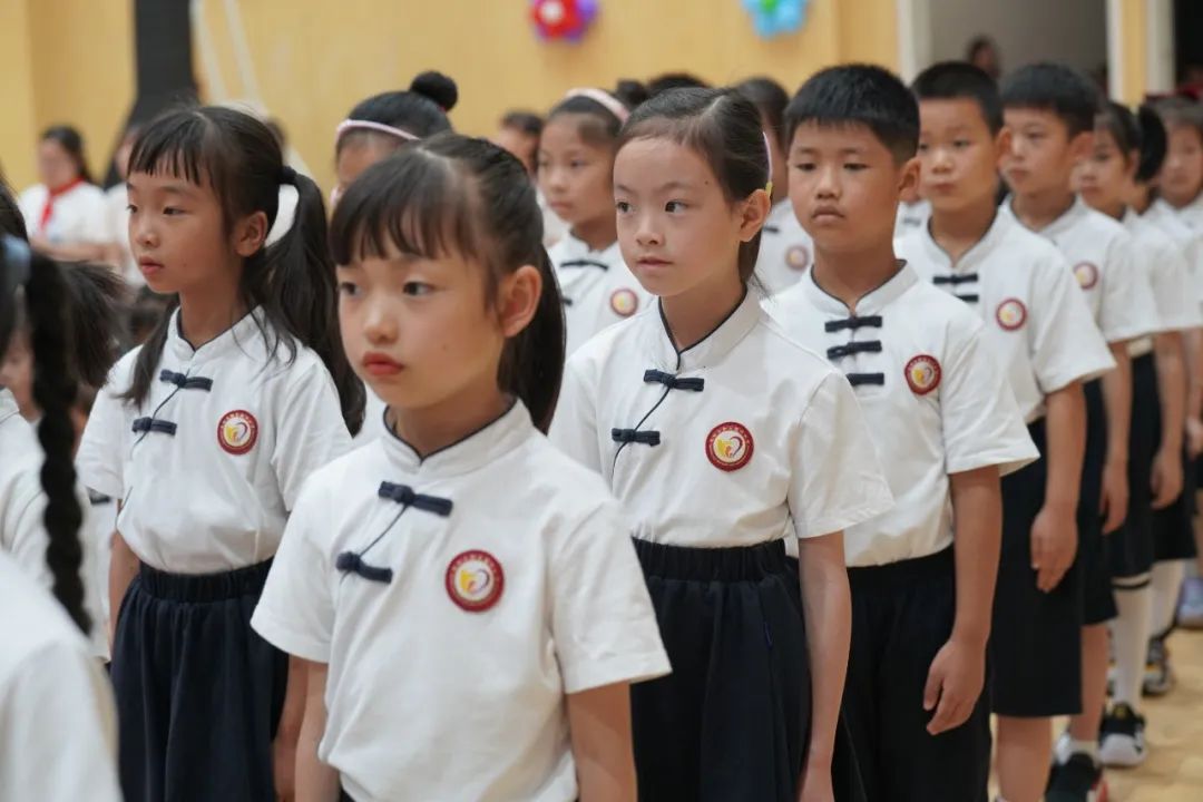 成都高新区朝阳小学举行2021级第一批新队员入队仪式