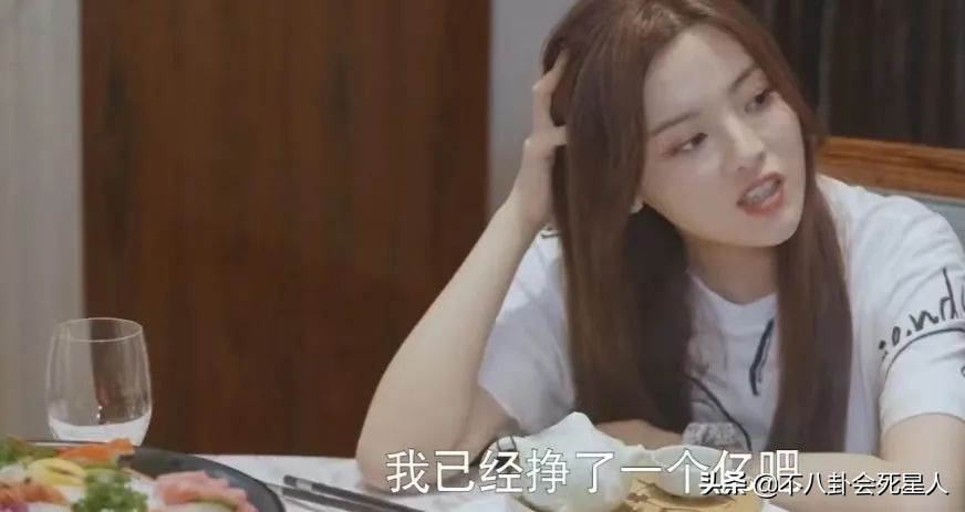 9位明星说自己买不起房，王鸥哭穷被拆穿，肖战租房引热议