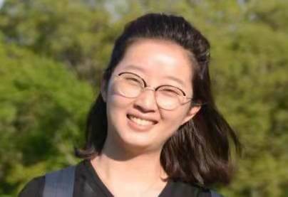 2017年，章莹颖异国求学惨遭不测，尸首下落不明，凶手却免于死刑