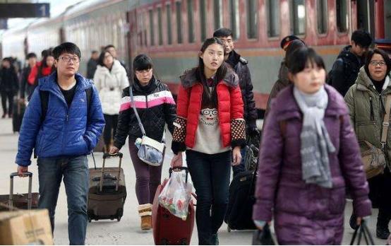 北京、山东、浙江多地提前放假，学生迎来长假期，还有一个坏消息