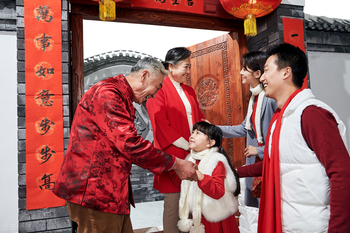 新春至，敬祝领导及家人身体健康、工作顺利、阖家幸福！愿新年带来新气象，事业更上一层楼。