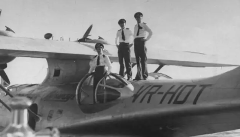 1989年中国民航遭炸机威胁，劫机犯被一脚踹下飞机，后来怎样了？