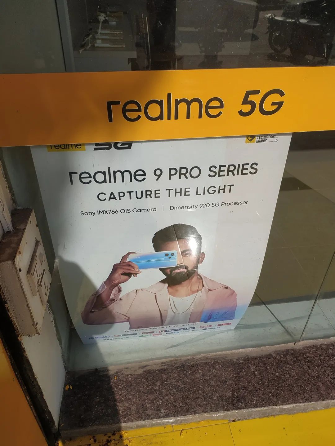 Redmi联手梅赛德斯-AMG F1车队；小米MIX5或首发150W快充