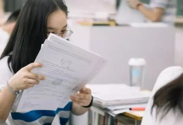 55岁大爷成“高考网红”，一心想考上四川大学，屡败屡战精神可嘉