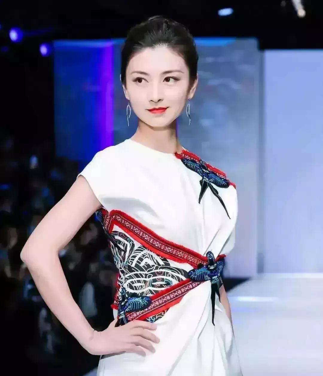 《甄嬛传》中沈眉庄温婉大气