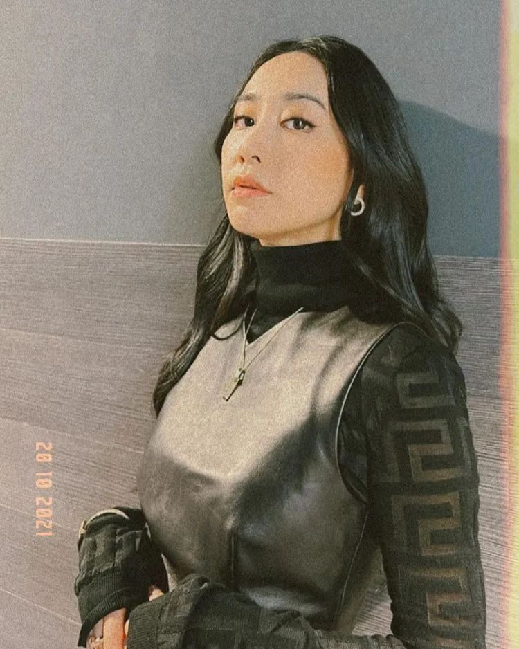 35岁歌手官宣三胎！巅峰期闪婚嫁初恋，神仙爱情感动网友：要幸福