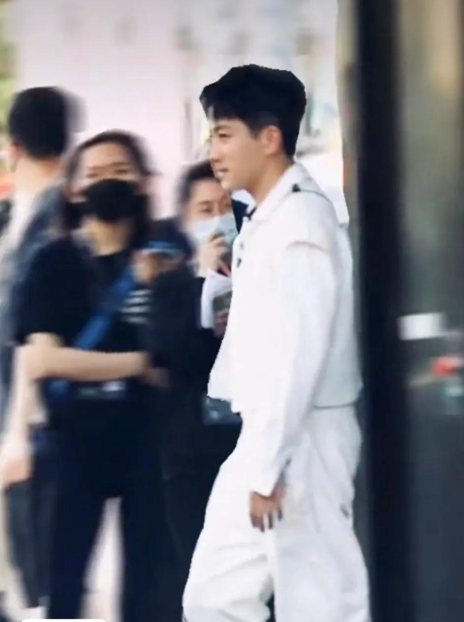 吴磊赵露思、迪丽热巴张艺兴、张婧仪张新成、蔡徐坤刘恺威、李现