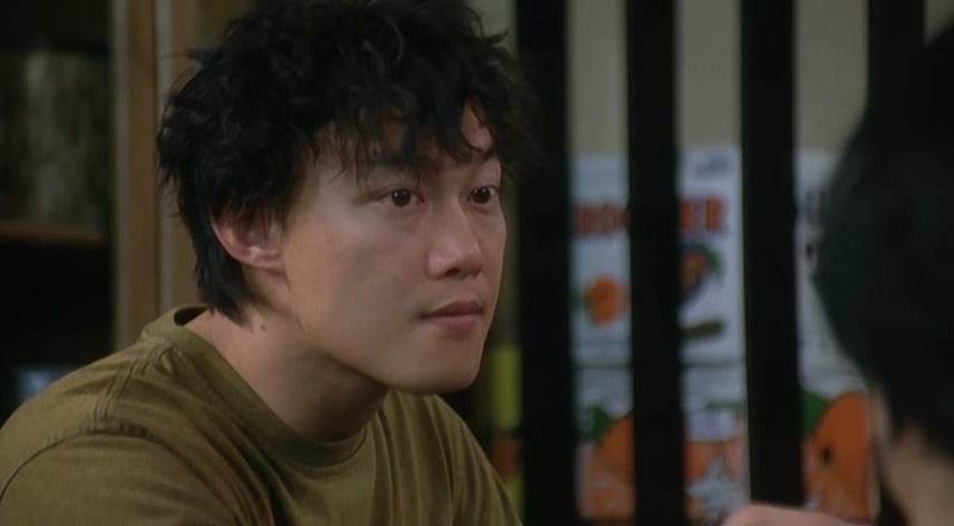 摘皇家警徽，无误差手表，放5次烟花，8部细节拉满的回归题材电影