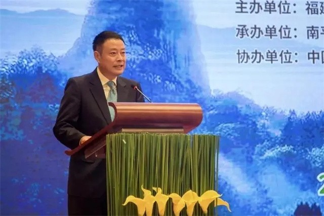 宋英杰：主持央视天气预报近30年，却是个兼职的“临时工”