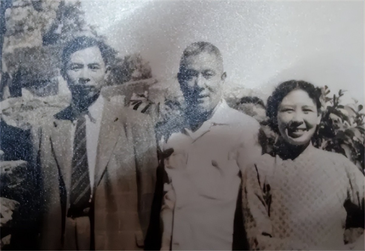 女儿刚刚夭折，丈夫就迷上貌美校花，妻子成全，他却牵挂妻子一生