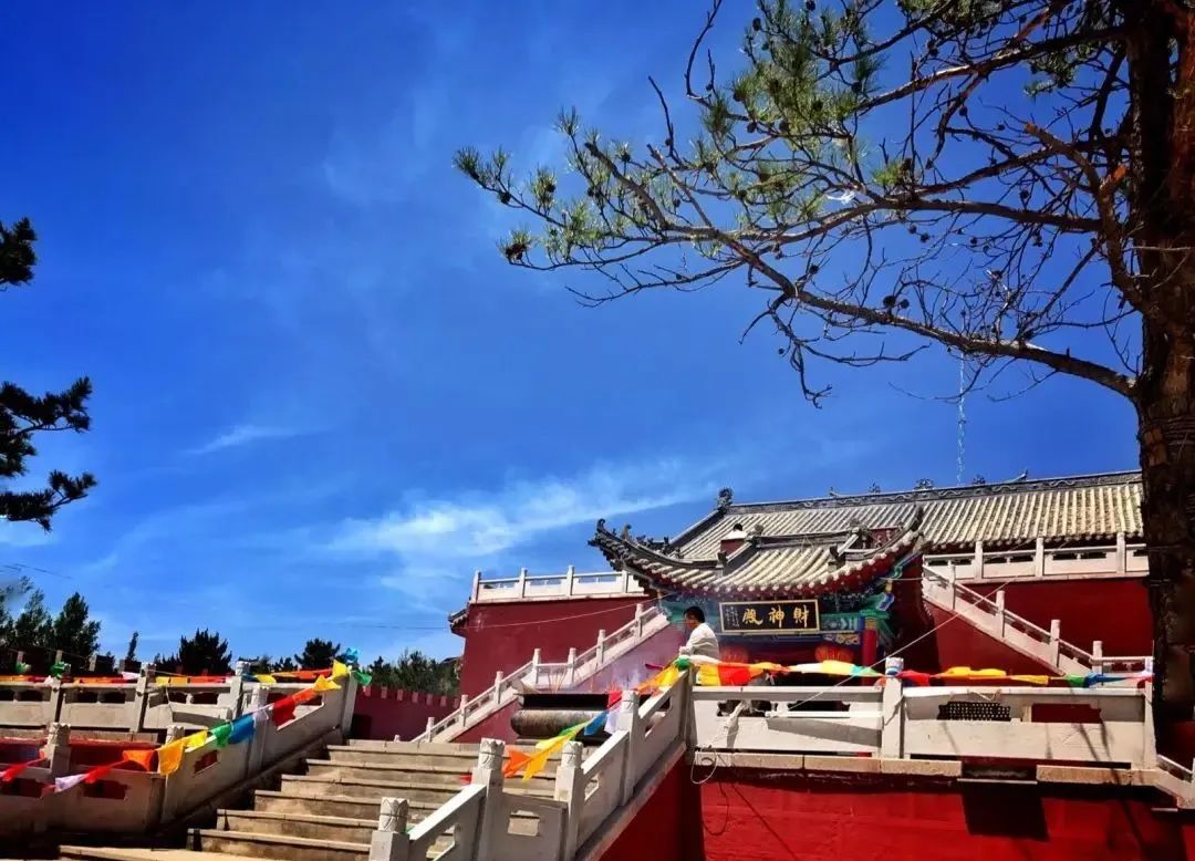 宝塔镇真龙，元宝山区小五家乡大营子村“镇龙塔”和静安寺的传说