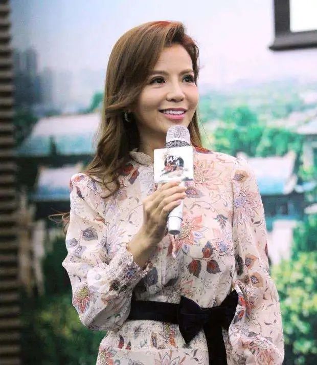 10位央视女主持人颜值对比，各有各的气质，甩一线女星几条街