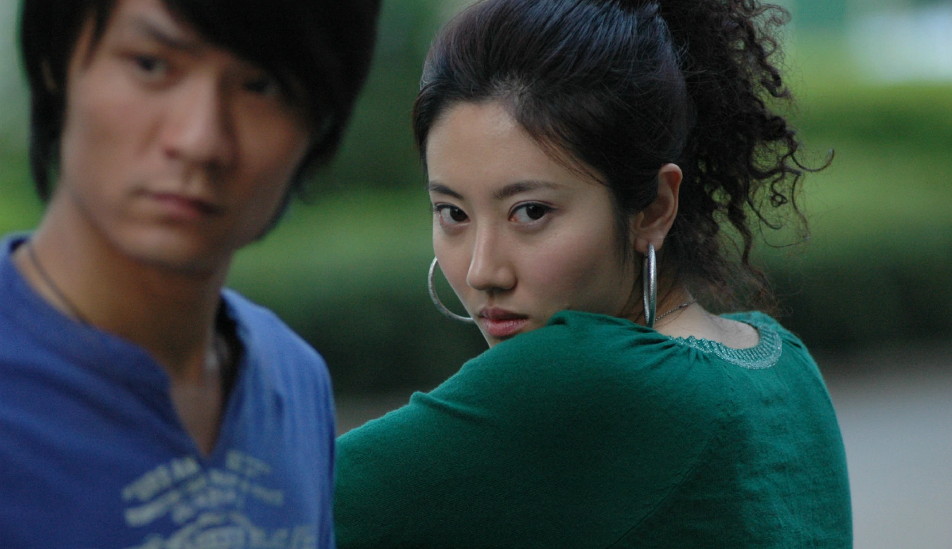 “宋丹丹儿媳”王博谷：嫁小7岁巴图连生两子，和婆婆相处成姐妹