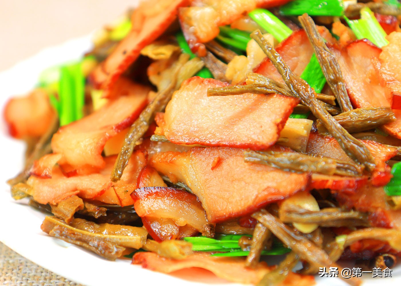 推荐做法:【干豆角炒腊肉】