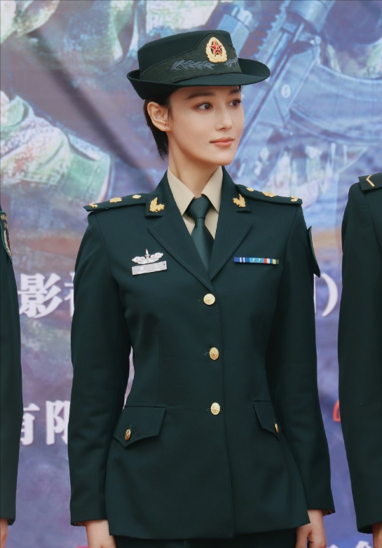 同样是军装照,把宋轶周冬雨和殷桃放一起对比,差距就出来了