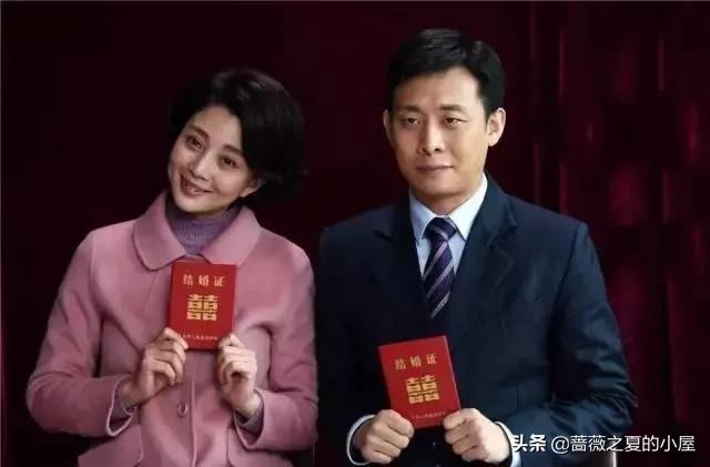 鸡毛飞上天：骆父去世，骆玉珠擦掉口红，陈江河的红色毛衣太讽刺