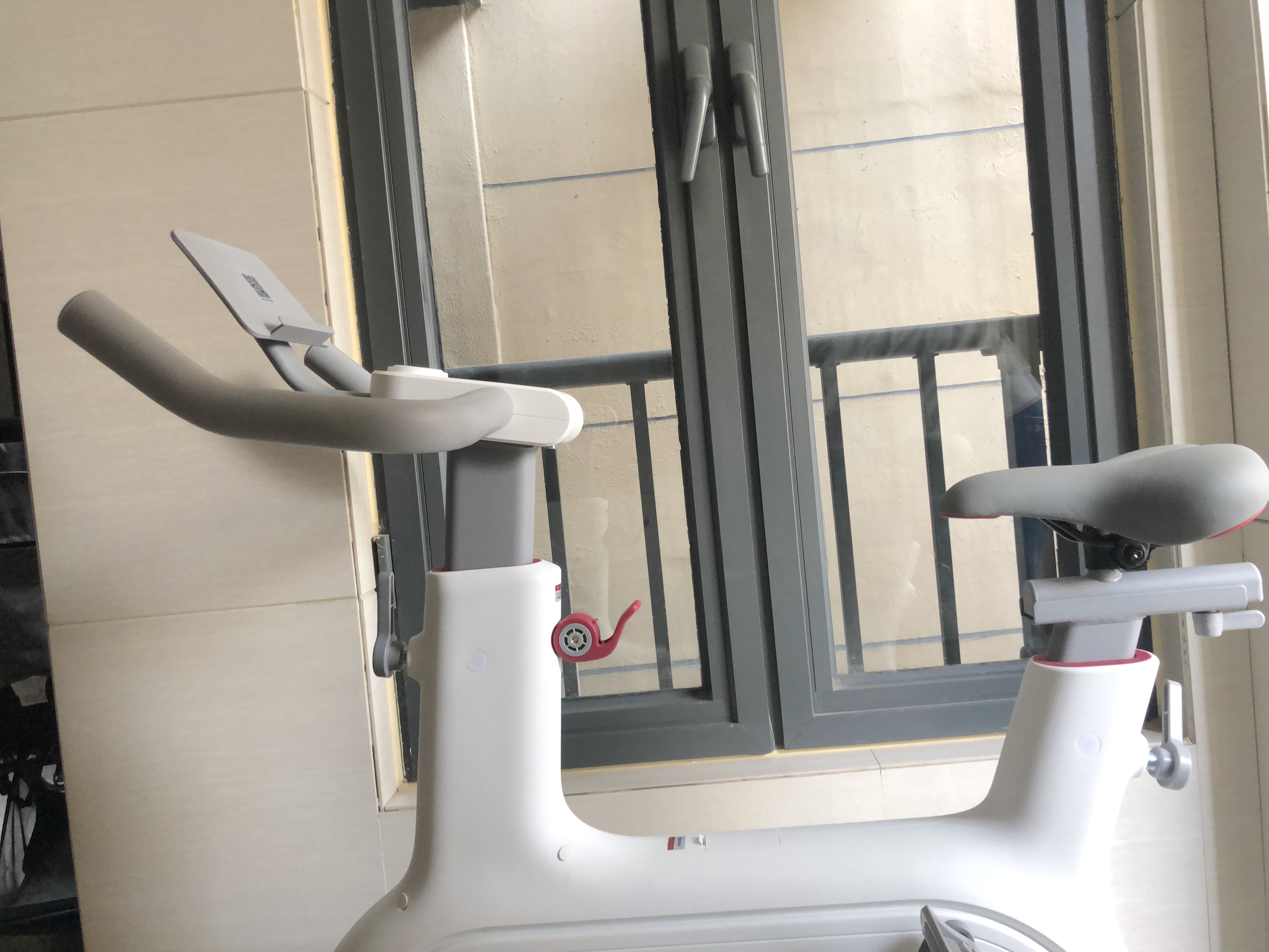 锻炼新装备，入手野小兽小白驹动感单车，健身快乐两不误