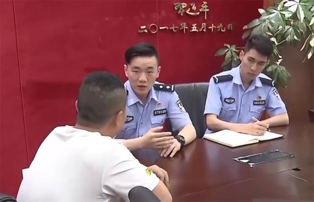 2012年，上海富商包养大学生，生仨娃花费2000万，最后发现被骗了