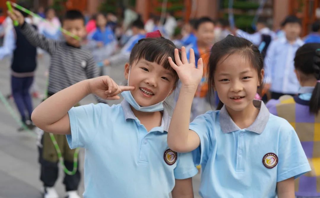 夏花灿烂 定格微笑｜成都高新区中和小学用微笑迎接每一天