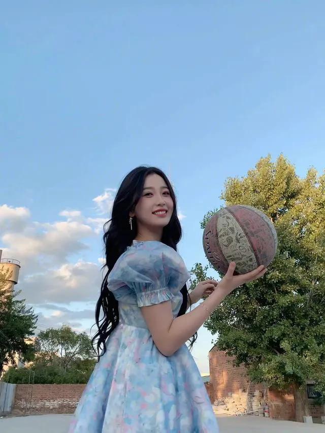 虞书欣美丽写真照