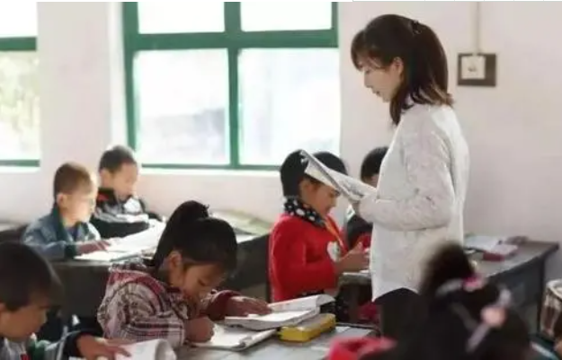 “教师薪资不低于公务员水平”后，公务员却感到委屈，表示不公平