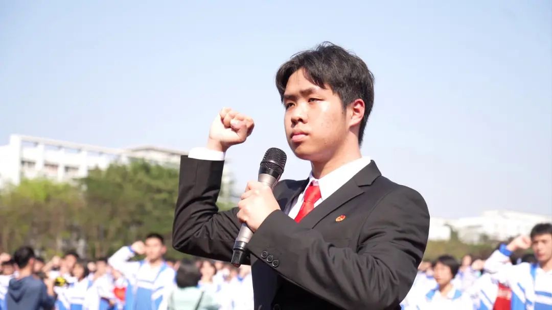 十八而志，冲刺高考！海口各中学举行成人礼暨百日誓师大会