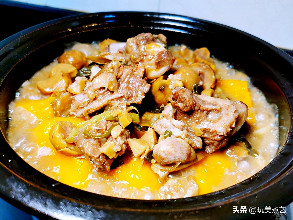 好吃到嗦手指头的南瓜、板栗围绕着排骨，就是香