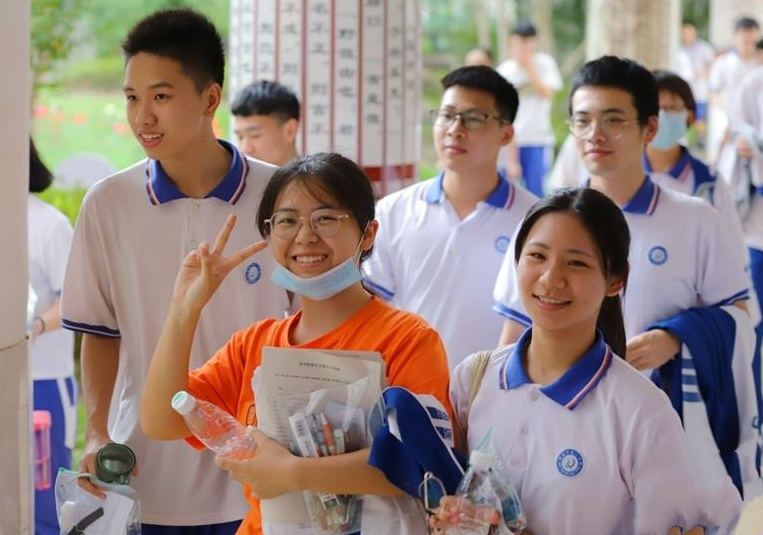 高考过后才发现，普通班的鸡头和重点班的凤尾，差的不是一星半点